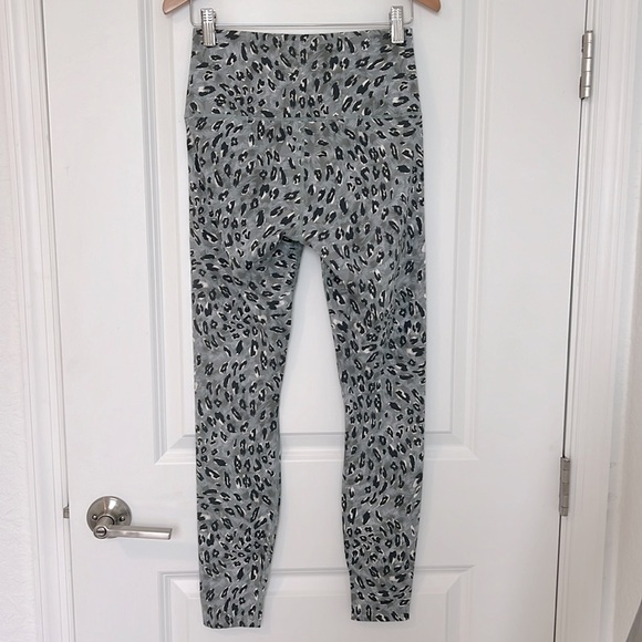 Varley Leopard Cheetah Print Leggings Small Gray Green Black White Animal Print - Picture 3 of 15
